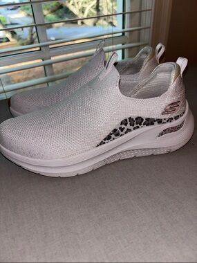 Skechers Women’s White Slip-On Knit Sneakers